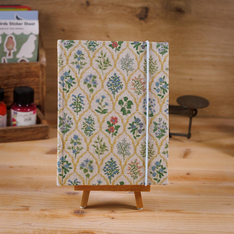 Notizbuch Kleine Blüten von Kreativ Werkstatt 24 mit Canvas-Einband.