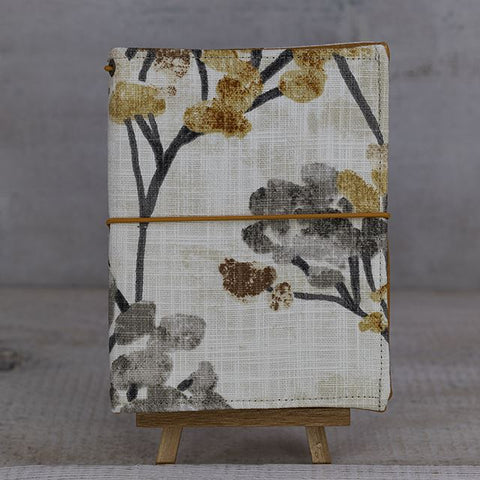 Travel- und ArtJournal Hülle A6 - Blüten senfgelb Traveljournals Kreativ Werkstatt 24