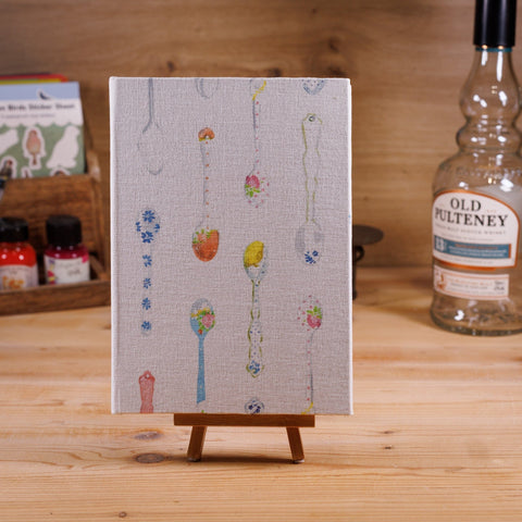Notizbuch Teelöffel aus Canvas von Kreativ Werkstatt 24 mit 128 Leer-Seiten.